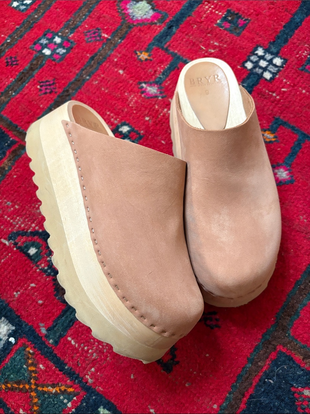 Bryr Chonk Clogs in Clay 9/39
